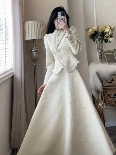 Robes de travail Haute Couture Blanc Deux Pièces Ensemble 2023 Automne Élégant Boutonné Glands Hauts Jupe Longue Ensembles Designer Vintage Femmes Tenues