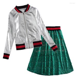 Werkjurken High Qualiy 2024 Sping Autumn Jacket Dames Uniform Silver Pu Bomber Coat met groene kanten rok Tweedelige set pak