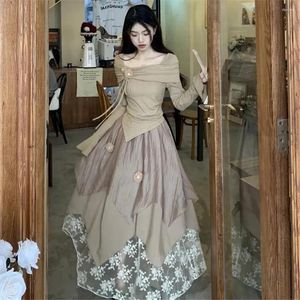 Robes de travail Costumes d'élégance irrégulière 3D Floral Lace Up Design Col carré Top court Tulle Jupe à gâteau Femmes Mode Y2k Ensembles coréens