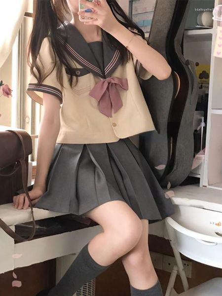 Robes de travail Uniforme scolaire japonais Deux pièces Ensemble Femmes Preppy Style Bow Kawaii Mini Jupe Costume Femme Coréenne À Manches Courtes Doux Été