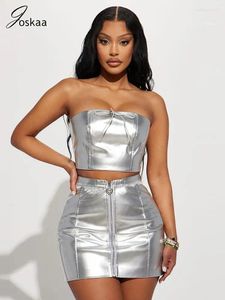 Robes de travail Joskaa Brillant Argent Stretch Pu Cuir 2 Pièces Ensemble Femmes Sexy Zip Wrap Poitrine Débardeurs Et Jupe De Hanche Assorties 2023 Tenues De Club