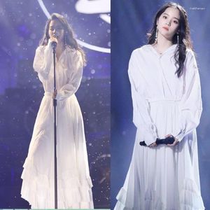 Robes de travail K- Stage Outfit Femmes Festival Vêtements Chemises blanches Tops Costume Sexy Jupes longues Deux pièces Ensemble Coréen Jazz Dancewear