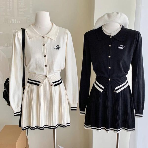 Vestidos de trabajo Corea 2023 Otoño Polo Collar Carta Bordada Casual Manga larga Camiseta Mujeres Plisado Punto A-Line Falda Traje de dos piezas