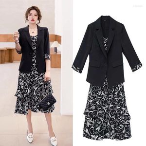 Robes de travail Corée Japon 2024 Printemps Automne Simple Vêtements Glace Soie Mince Petit Blazer Femmes Manteau Sling Robe Deux Pièces Costume Noir Blanc Ensemble