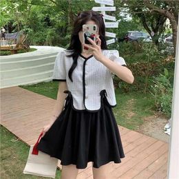 Robes de travail Jupe coréenne Set Summer 2024 Blouse courte blanche vintage et mini-femmes noires