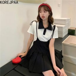 Vestidos de trabajo Korejpaa Moda coreana Conjunto de dos piezas Mujeres Estilo perppy Cuello vuelto Camiseta Top Cintura delgada Sling Mini vestido plisado