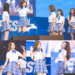 Robes de travail Kpop Girl Group Dance Show coréen Fashion Blanche Blanc Blanc à manches courtes t-shirts Tops Plaid Mini Jupe plissée Femmes Two Piece Set