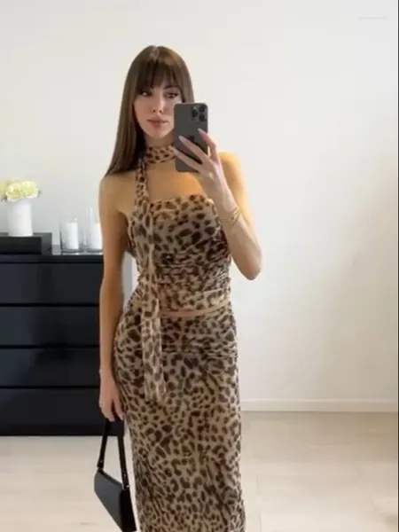 Robes de travail Leopard Print Top Top Long Jupe Suit Femmes Sans manches manches plissées tops enveloppement de hanches jupes 2024 Vocation de plage 2 pièces ensembles