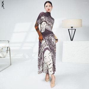 Vestidos de trabajo Miyake plisado conjunto ajustado 2023 primavera falda superior estampado de cabeza impresionista dos piezas moda elegante ropa de mujer