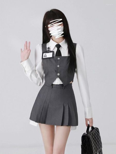 Robes de travail Preppy Ensemble court Femme Printemps Collège Coréen Drame Uniforme Doux Cool Taille Mince Gris Gilet Jupe Plissée Costume Deux Pièces