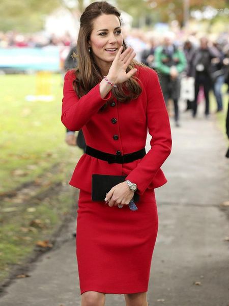 Vestidos de trabajo Princesa Kate Moda Primavera Otoño Conjunto de mujer de alta calidad Chaqueta con botones Tops Falda de tubo Fiesta Elegante Traje rojo de 2 piezas