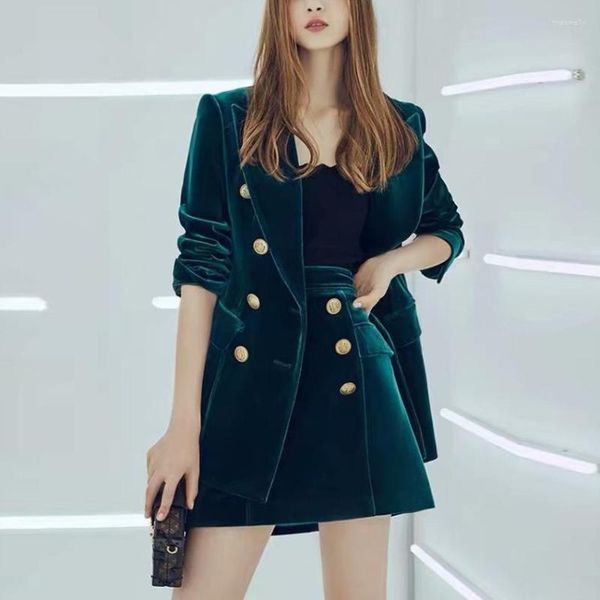 Vestidos de trabajo CALIDAD ALTA Moda 2023 Conjuntos de traje de diseñador Elegantes botones dorados para mujer Chaqueta verde oscuro sólido Blazer Conjunto de falda de terciopelo