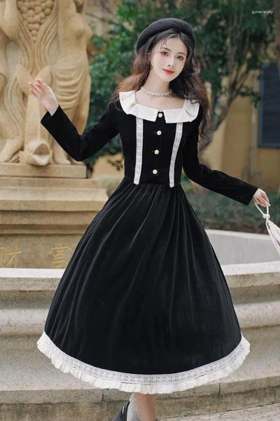 Robes de travail Retro Victorian Style Black Velvet 2 pièces Set Femme Vintage Square Collier Short Design Shirt Top MIDI Jupe avec dentelle
