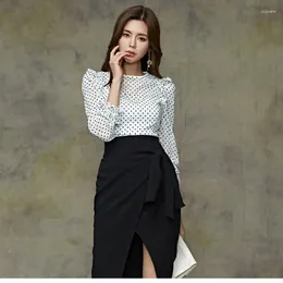 Robes de travail S-XL Plus Taille Mode coréenne Streetwear Deux pièces Ensemble pour femmes Imprimer Chemisier à pois et jupe portefeuille mince à volants Costume pour dames