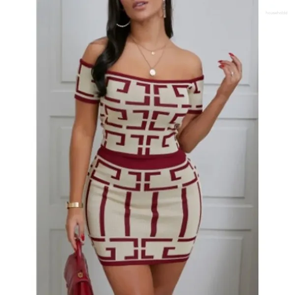 Vestidos de trabajo Conjunto de dos piezas con falda estampada bodycon sexy para mujer Top recortado con cuello de una línea y faldas cortas ajustadas Conjuntos Moda Streetwear