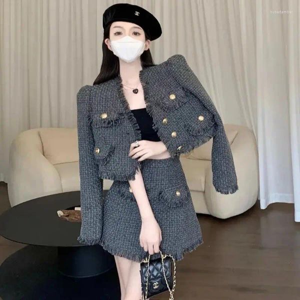 Vestidos de trabajo Primavera Autumn Coreano Corea Tweed Small Fragance Tweed Set de dos piezas para mujeres Tasel Traje en V Chaqueta con cuello alto Mini falda