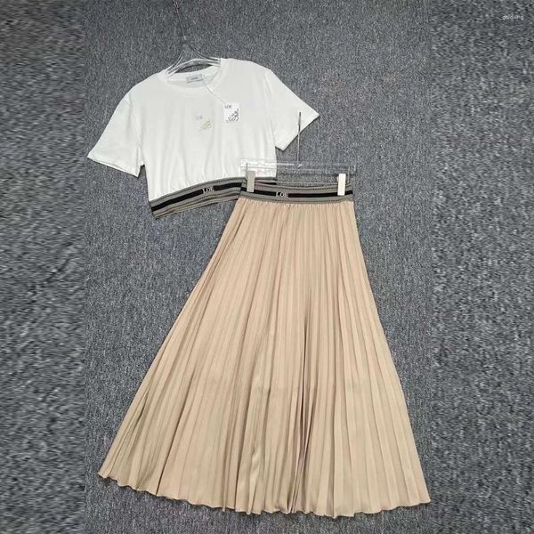 Vestidos de trabajo Conjunto de primavera/verano Top blanco Patrón de una línea Falda plisada Letra Bordado gráfico especial Japón Trajes minimalistas casuales coreanos