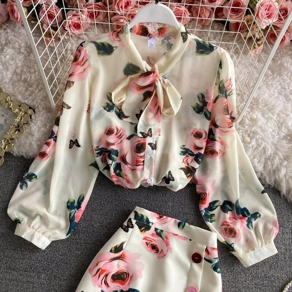 Robes de travail Printemps Femmes Élégant Rose Fleur Imprimé Chemisier Vêtements Costume Manches Longues Bouffantes Col Noeud Chemises Bouton Mini Jupe 2 Pièces Ensemble