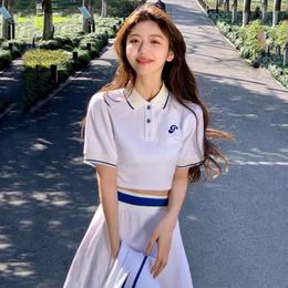 Arbeitskleider Sommer Hong Kong College-Stil Anzug Damen Kurzarm Umlegekragen T-Shirt Hohe Taille A-Linie Rock Mode Zweiteilig