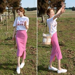 Robes de travail été coréen lettre imprimée courte T fesse jupe deux pièces costume doux à la mode fendu rose vente robe pour femmes