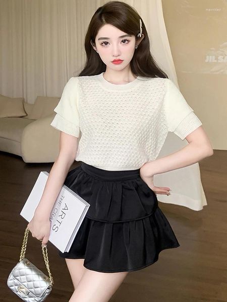 Robes de travail Summer Two Piece Sets Fashion Fashion White Tricoter à manches courtes Tops T-shirts et Ruffles noirs Mini jupes coréennes Sweet Sweet