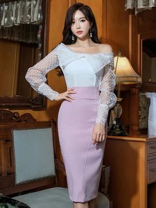 Vestidos de trabajo Dulce 2 piezas Conjuntos para mujeres Coreano Elegante Blanco Sheer Off Hombro Camisa Tops Pink Bodycon Midi Falda Trajes Fiesta Calle