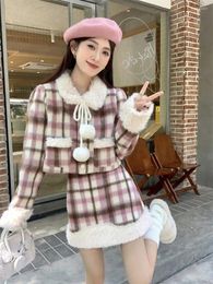 Robes de travail Douces et cool à carain doux Tempérament mince en laine Coute courte 2024 Hiver Sploded Malp Jirt Two Piece Set Female Vêtements