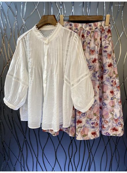 Vestidos de trabajo Conjunto de mujer de alta calidad 2023 Primavera Verano Conjuntos de 2 piezas Señoras Hollow Out Bordado Camisas blancas sueltas Flor de rosa azul