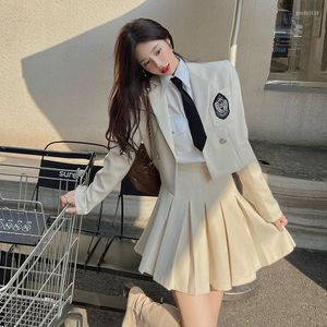 Vestidos de trabajo Conjunto de falda de tweed Dos piezas Corea 2022 Traje Primavera Temperamento Estilo preppy Camisa plisada JK Tres mujeres