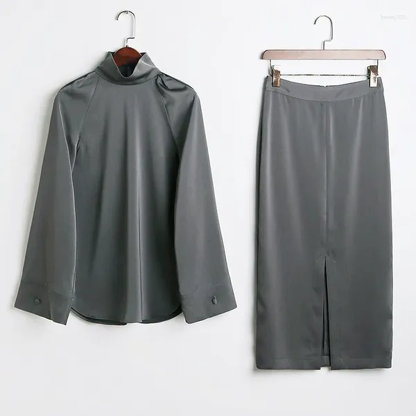 Robes de travail ensemble deux pièces col roulé gris plomb froncé manches raglan chemise en satin fente jupe mi-longue