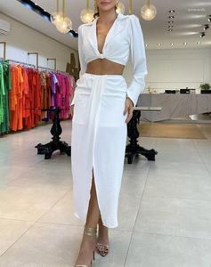 Robes de travail Two Piece Set Women Tentifit 2024 Summer Fashion Twisted Notched Coll Long Crop Top Top Casual Casual Draped Slit Daily Jupe