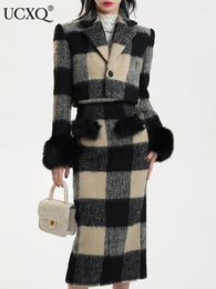 Robes de travail UCXQ Tempérament Noir Blanc Plaid Furry Manchette Manteau De Laine Femmes Hiver 2024 Automne Élégant Taille Haute Jupe Midi Ensembles Deux Pièces