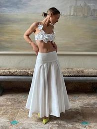 Robes de travail White Flower Crop Top Skirt Set Set Femme Tops sans manches Longes jupes Femelle 2024 Fashion Holiday Two Piece