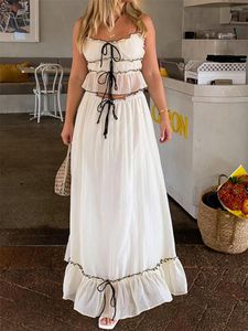 Robes de travail White Pleted Crop Tops Long Jupe Suit Femme Chic Ruffles Bandage Robe Set Summer Dames Elegant 2 Piece Beach Tend