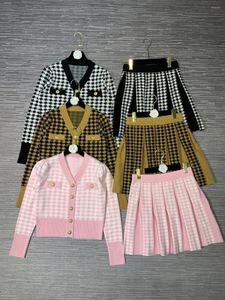 Robes de travail hiver femmes Vintage col en v tricoté Cardigan pull jupe deux ensemble