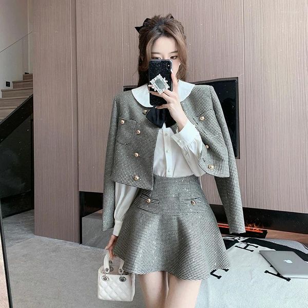 Robes de travail Femmes Chic Fashion Sequin Y2k Suit Jacke Coat Top White Top et mini jupe trois pièces Tenue Plaid 2024 Vêtements