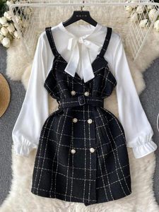 Werk jurken vrouwen retro modepak wit elegante lantaarn lange mouw bow shirt plaid sling riem parel knop mini jurk herfst Koreaanse set