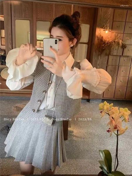 Robes de travail Women's 3 Pieces Set White Butterfly Sleeve Blouse Single Breasted Gift plissée mini jupes Small Fragnance Vintage Femme