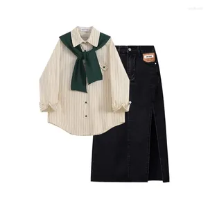 Robes de travail Femmes Suisse rétro en deux pièces Sweet Style Shirt Denim Jupe Simple Sicrie avec poches