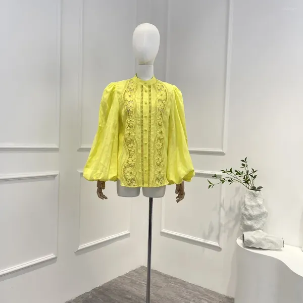 Vestidos de trabajo amarillo 2024 lino de verano de alta calidad blanco hueco flor gancho bordado linterna larga manga blusa y falda mujer conjunto