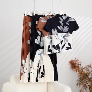 Robes de travail YUDX Miyake plissé 2023 costume de tempérament pour femmes d'été sens principal de l'impression T-shirt à col haut drapé jupe demi-corps