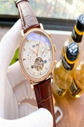 Une montre de renommée mondiale ne peut en avoir qu'une dans sa vie. Le style élégant améliore instantanément le charme des hommes et est un symbole de ta9449865.