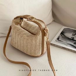 Sac crossbody à herbe beige tissée Boho-Chic Sac à main Crochet Sac à épaule Sac de plage d'été Femmes Makeup Sac de voyage Sac de voyage 240420