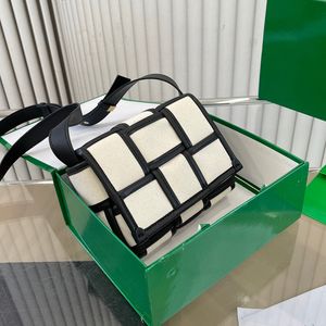 Geweven canvas designertas Mini Tofu-tas Gevlochten crossbodytas Damesschoudertas Handtas Portemonnee met klep Leren brede riem Rand Afneembaar binnenzakje Mode Letter