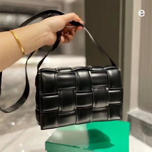 Tissé sac à main cassette sac fourre-tout designer femmes sac carré couture 2022 nouvelle mode unique épaule diagonale sac portefeuille en cuir