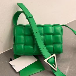 Geweven lederen tas, mat tas, kussenzak, voelt zacht aan als een sponsbaby, beroemde designer kleine vierkante modieuze en populaire crossbody tas, enkele schoudertas