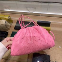 Bolso tejido venetasbottegas bolso Mini nube bollo plisado bola de masa bolso de mano en el camino