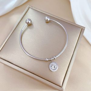 Wqv3 Mode-sieraden Designer Armband voor Dames Nieuwe Stijl Populaire Vrouwelijke Zuid Eenvoudige Ins Vijf-bloem Fritillary Geluk Zilver Goud Meisje Geschenk Groothandel