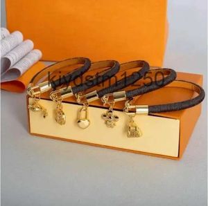 Bracelet de luxe Bracelet Designer Bracelets en cuir pour femme échantillon foulards Bracelet femmes bijoux noël saint valentin cadeau livraison gratuite 3PJ2