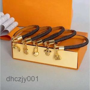 Bracelet de luxe Bracelet Designer Bracelets en cuir pour femme échantillon foulards Bracelet femmes bijoux noël saint valentin cadeau livraison gratuite WL1B WL1B